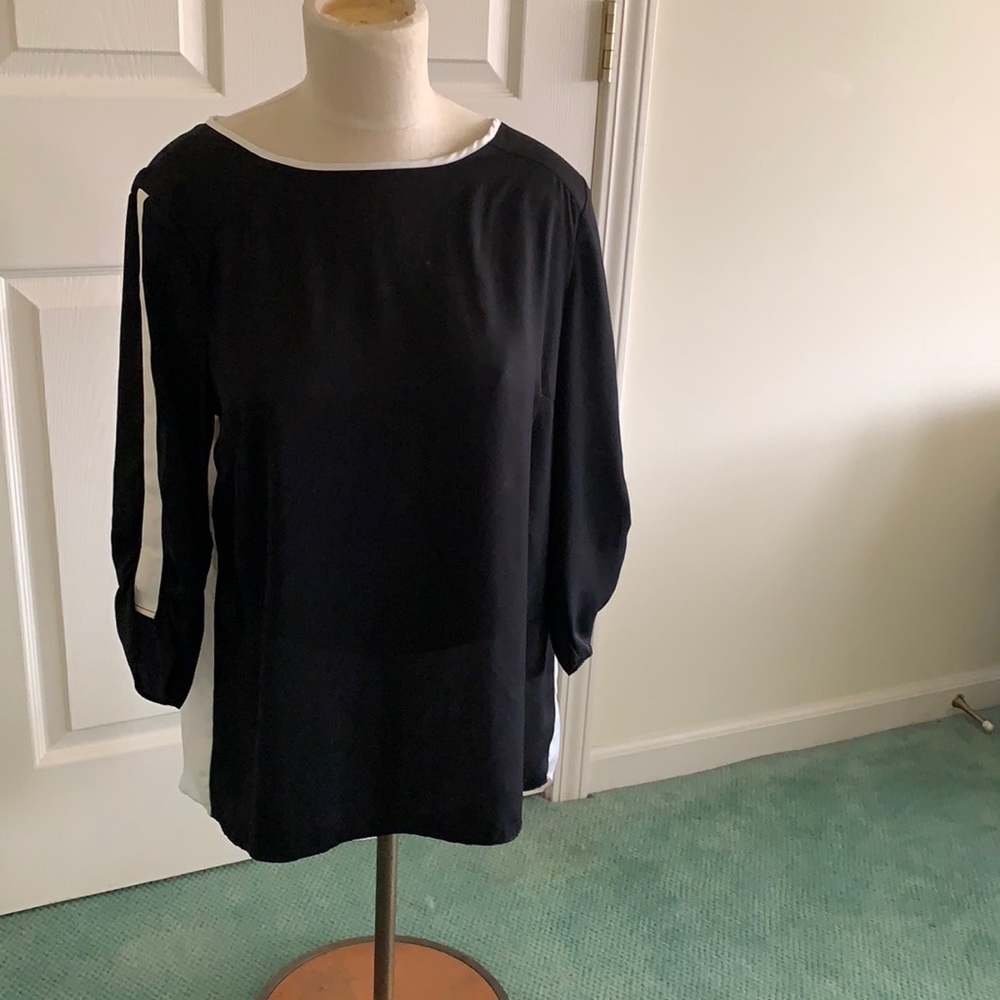 APT.9black and white middle open back long sleeved